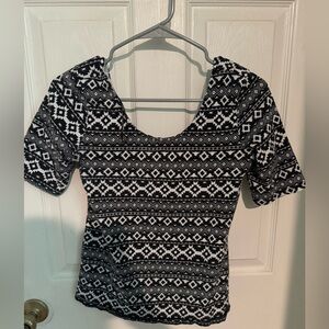 Forever 21 Black and White Print 3/4 Sleeve Top